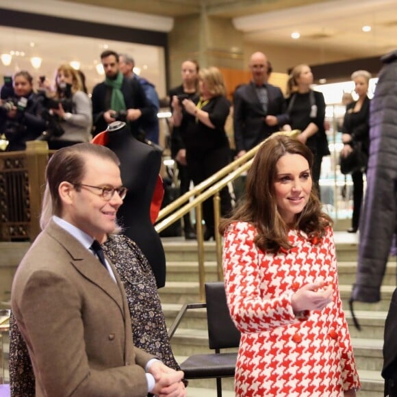 Catherine Kate Middleton (enceinte), duchesse de Cambridge lors de la visite du department store NK à Stockholm le 31 janvier 2018. Ils vont inaugurer une exposition interractive de produits de design anglais.  The Duchess of Cambridge, accompanied by Prince Daniel of Sweden, visits the NK department store in Stockholm to open an interactive exhibition of UK design, fashion and brands that operate in Sweden.31/01/2018 - Stockholm