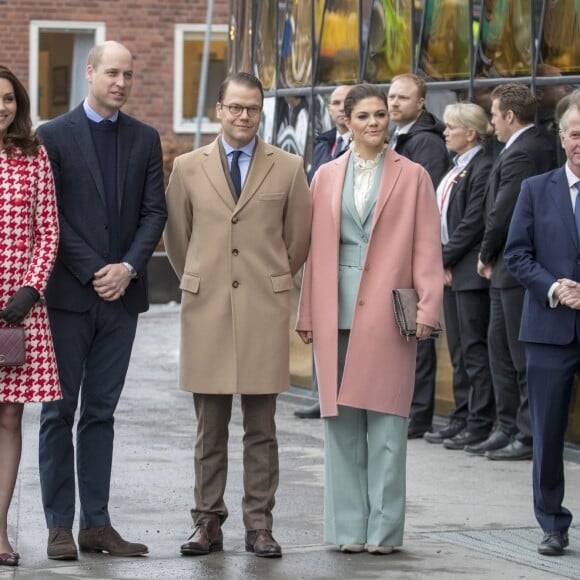 Kate Catherine Middleton (enceinte), duchesse de Cambridge, le prince William, duc de Cambridge, la princesse Victoria et le prince Daniel de Suède - Arrivées à l'Institut Karolinska à Stockholm. Le 31 janvier 2018  31st January 2018 Stockholm Sweden Britain's Prince William and Catherine, the Duchess of Cambridge, accompanied by Crown Princess Victoria and Prince Daniel arrive at the Karolinska Institute to learn about Sweden's approach to mental health challenges.31/01/2018 - Stockholm