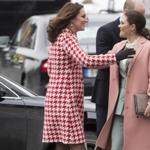 Kate Catherine Middleton (enceinte), duchesse de Cambridge, la princesse Victoria et le prince Daniel de Suède - Arrivées à l'Institut Karolinska à Stockholm. Le 31 janvier 2018  31st January 2018 Stockholm Sweden Britain's Prince William and Catherine, the Duchess of Cambridge, accompanied by Crown Princess Victoria and Prince Daniel arrive at the Karolinska Institute to learn about Sweden's approach to mental health challenges.31/01/2018 - Stockholm