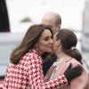 Kate Middleton, duchesse de Cambridge, enceinte et en manteau Catherine Walker, et le prince William retrouvaient au matin du 31 janvier 2018 la princesse héritière Victoria de Suède et le prince William pour visite l'Institut Karolinska à Solna, au nord de Stockholm.