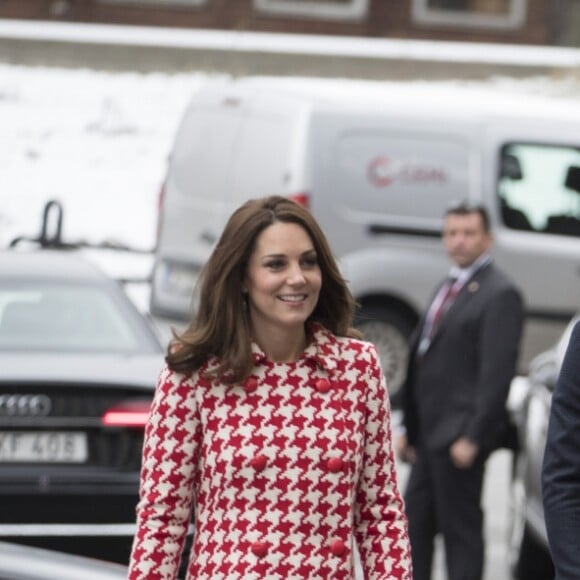 Kate Catherine Middleton (enceinte), duchesse de Cambridge, le prince William, duc de Cambridge, la princesse Victoria et le prince Daniel de Suède - Arrivées à l'Institut Karolinska à Stockholm. Le 31 janvier 2018  31st January 2018 Stockholm Sweden Britain's Prince William and Catherine, the Duchess of Cambridge, accompanied by Crown Princess Victoria and Prince Daniel arrive at the Karolinska Institute to learn about Sweden's approach to mental health challenges.31/01/2018 - Stockholm