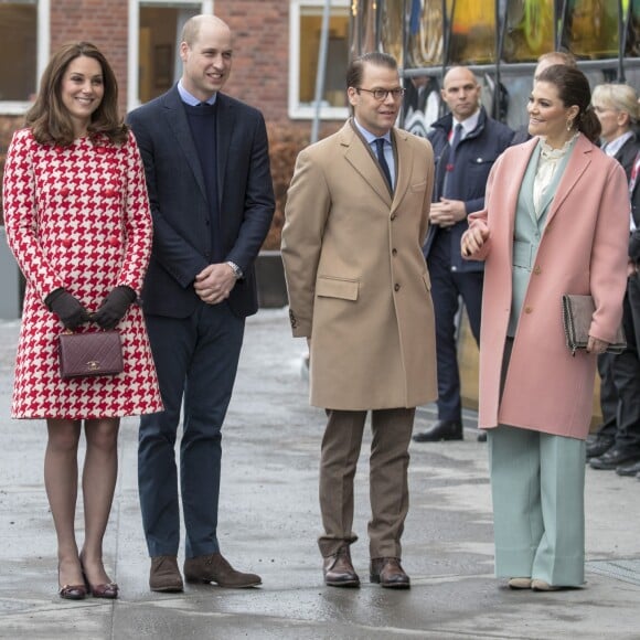 Kate Catherine Middleton (enceinte), duchesse de Cambridge, le prince William, duc de Cambridge, la princesse Victoria et le prince Daniel de Suède - Arrivées à l'Institut Karolinska à Stockholm. Le 31 janvier 2018  31st January 2018 Stockholm Sweden Britain's Prince William and Catherine, the Duchess of Cambridge, accompanied by Crown Princess Victoria and Prince Daniel arrive at the Karolinska Institute to learn about Sweden's approach to mental health challenges.31/01/2018 - Stockholm