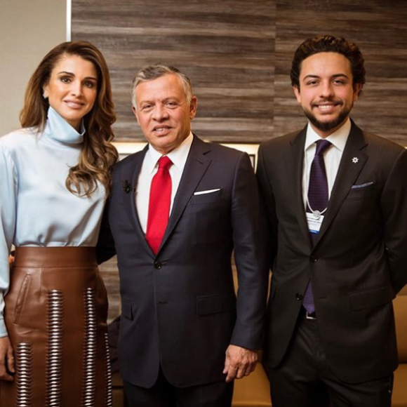 La reine Rania de Jordanie avec son mari le roi Abdullah II et leur fils aîné le prince héritier Hussein en janvier 2018 au Forum économique à Davos, photo Instagram
