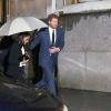 Le prince Harry et sa fiancée Meghan Markle arrivent à pied sous la pluie à la soirée "Endeavour Fund Awards" au Goldsmiths' Hall à Londres le 1er février 2018.