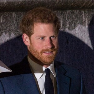 Le prince Harry et sa fiancée Meghan Markle arrivent à pied sous la pluie à la soirée "Endeavour Fund Awards" au Goldsmiths' Hall à Londres le 1er février 2018. © Ray Tang via Zuma Press/Bestimage