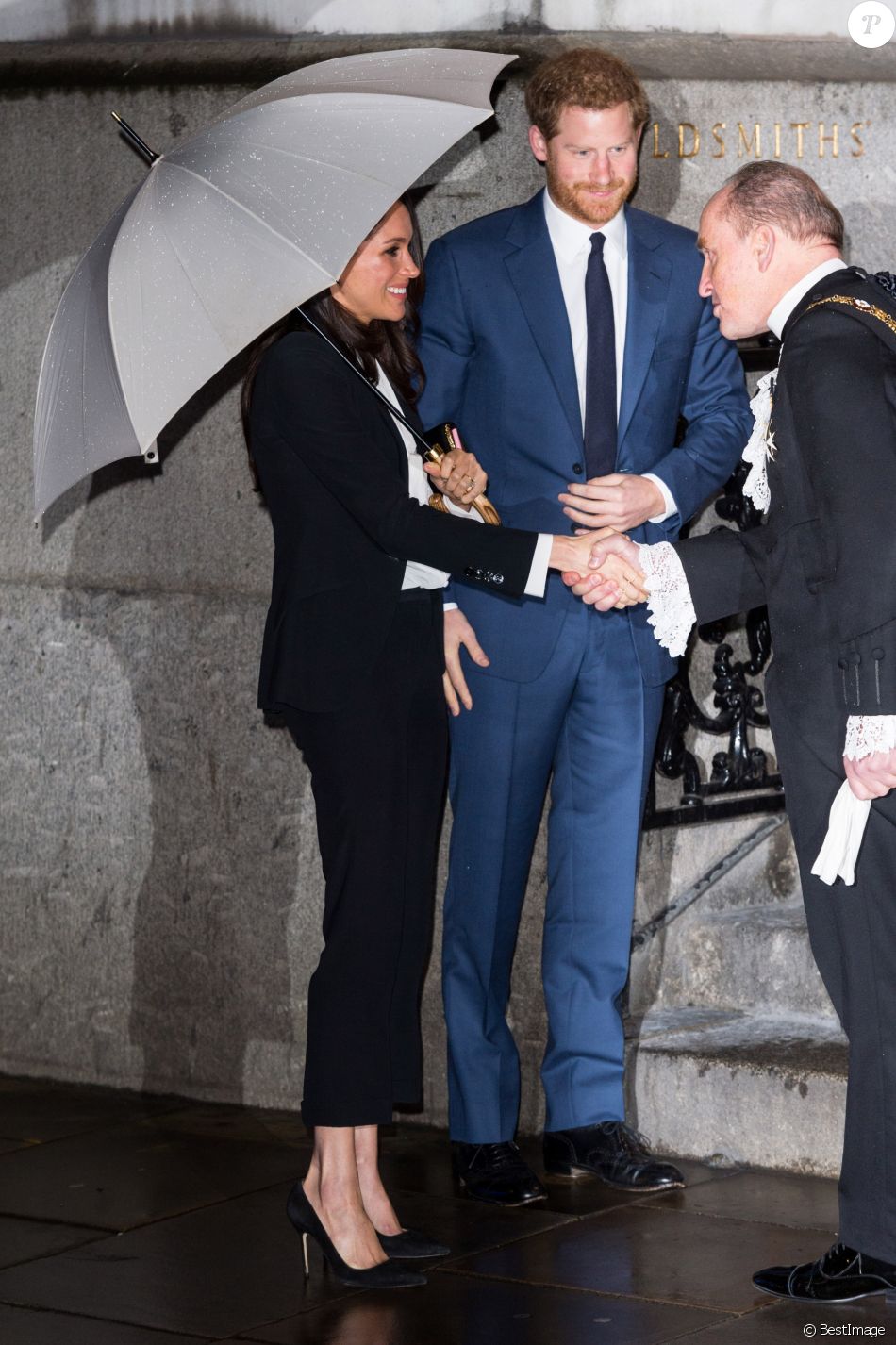 Le Prince Harry Et Sa Fiancee Meghan Markle Arrivent A Pied Sous