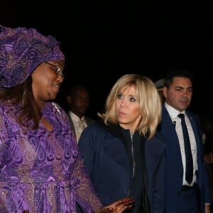 La Première Dame Brigitte Macron (Trogneux) et la Première Dame Marieme Faye Sall - Le président de la République française et sa femme la Première Dame sont accueillis par le président sénégalais et sa femme la Première Dame à l'aéroport international Léopold-Sédar-Senghor à Dakar, Sénégal, le 1er février 2018. © Dominique Jacovides/Bestimage