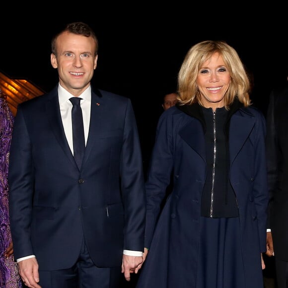 Le président de la République Emmanuel Macron et sa femme la Première Dame Brigitte Macron (Trogneux) - Le président de la République française et sa femme la Première Dame sont accueillis par le président sénégalais et sa femme la Première Dame à l'aéroport international Léopold-Sédar-Senghor à Dakar, Sénégal, le 1er février 2018. © Dominique Jacovides/Bestimage