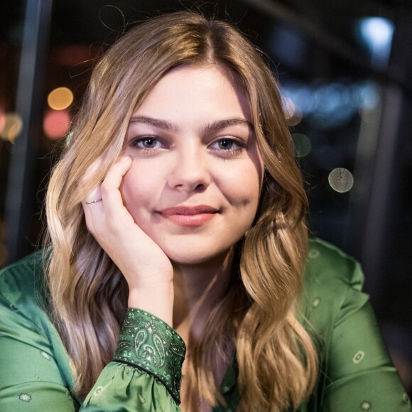 Exclusif - Louane Emera lors de l'enregistrement de l'émission "Toute la musique qu'on aime" présentée par N.Aliagas à Paris le 4 décembre 2017. L'émission sera diffusée sur TF1 le 31 décembre 2017. © Cyril Moreau / Bestimage