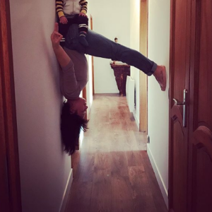 Natasha St-Pier dans une position risqué avec son fils Bixente (janvier 2018)