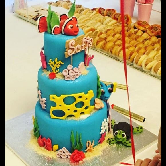 Amel Bent a fêté les 2 ans de sa fille Sofia avec un gâteau d'anniversaire sur le thème Nemo. Instagram, le 4 février 2018.