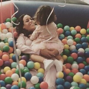 Amel Bent avec sa fille Sofia pour son 2e anniversaire, Instagram, le 4 février 2018.