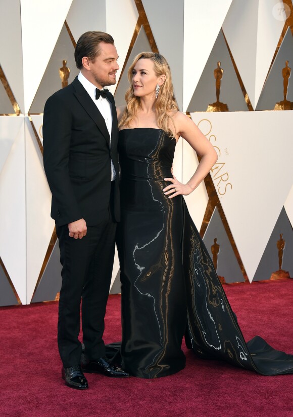 Leonardo DiCaprio et Kate Winslet - Photocall de la 88ème cérémonie des Oscars au Dolby Theatre à Hollywood. Le 28 février 2016