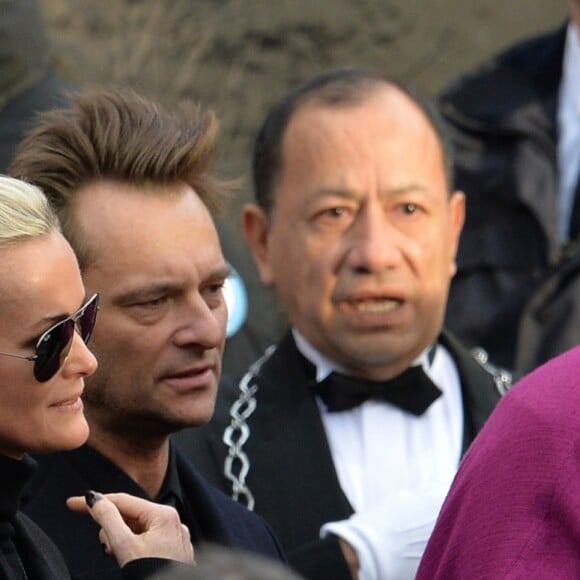 Laeticia Hallyday, ses filles Joy et Jade, Laura Smet, David Hallyday, Mgr Benoist de Sinety - Sorties de l'église de la Madeleine après les obsèques de Johnny Hallyday à Paris le 9 décembre 2017. © Veeren / Bestimage