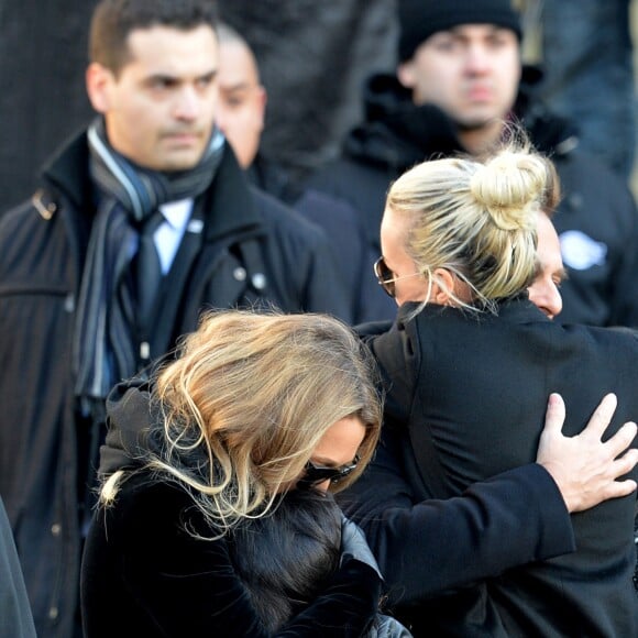 Laura Smet, David Hallyday, Laeticia Hallyday et ses filles Joy et Jade en l'église de La Madeleine pour les obsèques de Johnny Hallyday à Paris le 8 decembre 2017. © Veeren/Bestimage