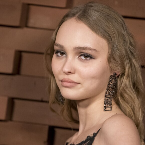 Lily-Rose Depp - Photocall du défilé Collection Métiers d'Art Chanel à la Philharmonie de l'Elbe à Hambourg en Allemagne le 6 décembre 2017. © Olivier Borde/Bestimage