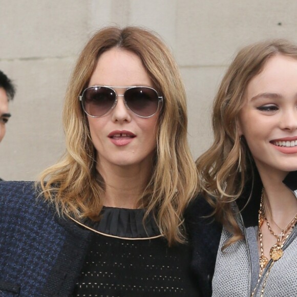 Vanessa Paradis et sa fille Lily-Rose Depp - Arrivées au défilé de mode prêt-à-porter automne-hiver 2017/2018 "Chanel" au Grand Palais à Paris. Le 7 mars 2017 © CVS-Veeren / Bestimage