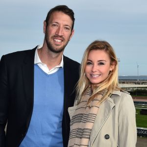 Exclusif - Alain Bernard et sa compagne Faustine ont découvert en amoureux l'univers des courses hippiques - Journée caritative au profit de la Fondation Claude Pompidou à l'Hippodrome de la Côte d'Azur à Cagnes-sur-Mer, le 11 février 2018. © Bruno Bebert/LMS/Bestimage