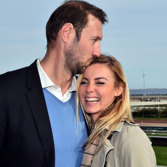 Exclusif - Alain Bernard et sa compagne Faustine ont découvert en amoureux l'univers des courses hippiques - Journée caritative au profit de la Fondation Claude Pompidou à l'Hippodrome de la Côte d'Azur à Cagnes-sur-Mer, le 11 février 2018. © Bruno Bebert/LMS/Bestimage