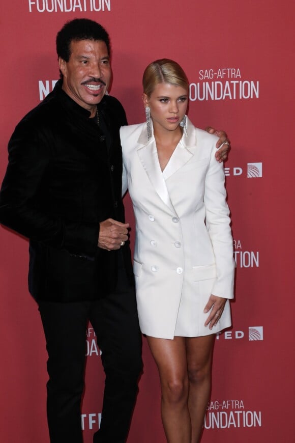 Lionel Richie et sa fille Sofia Richie à la soirée caritative SAG-AFTRA au Wallis Annenberg Center à Beverly Hills, le 9 novembre 2017