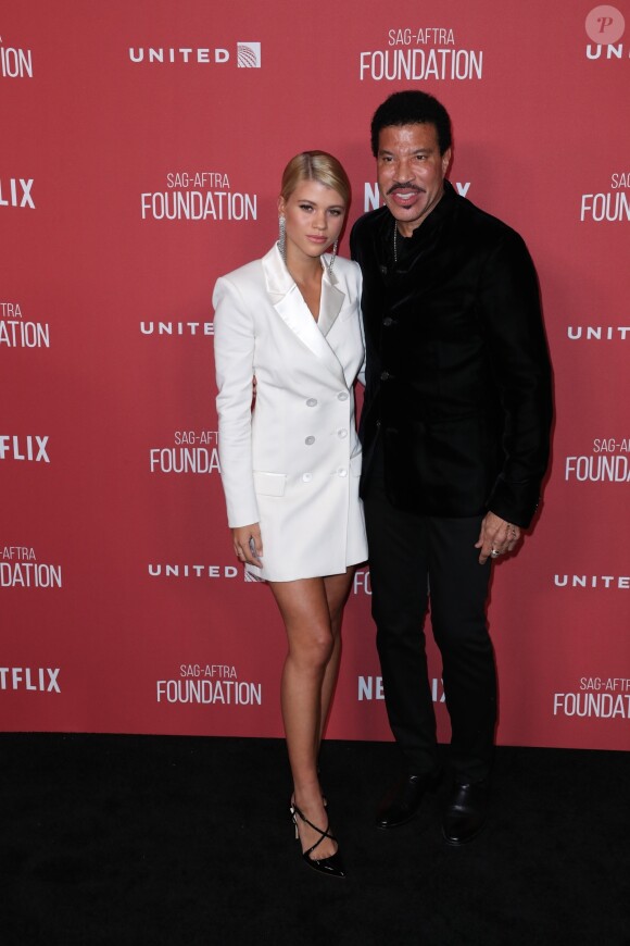 Lionel Richie et sa fille Sofia Richie à la soirée caritative SAG-AFTRA au Wallis Annenberg Center à Beverly Hills, le 9 novembre 2017