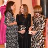 La duchesse Catherine de Cambridge, enceinte et en Erdem, a pu s'entretenir avec Stella McCartney et Anna Wintour lors de la réception organisée pour célébrer le "Commonwealth Fashion Exchange" au Palais de Buckingham à Londres, le 19 février 2018.