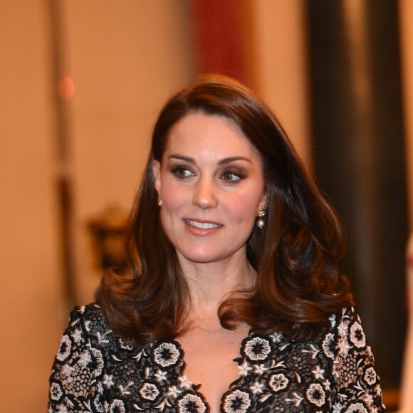 La duchesse Catherine de Cambridge, enceinte et en Erdem, lors de la réception organisée pour célébrer le "Commonwealth Fashion Exchange" au Palais de Buckingham à Londres, le 19 février 2018.