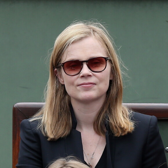 Isabelle Carré - Les célébrités dans les tribunes lors des internationaux de France de Roland-Garros à Paris, le 2 juin 2017. © Dominique Jacovides-Cyril Moreau/Bestimage
