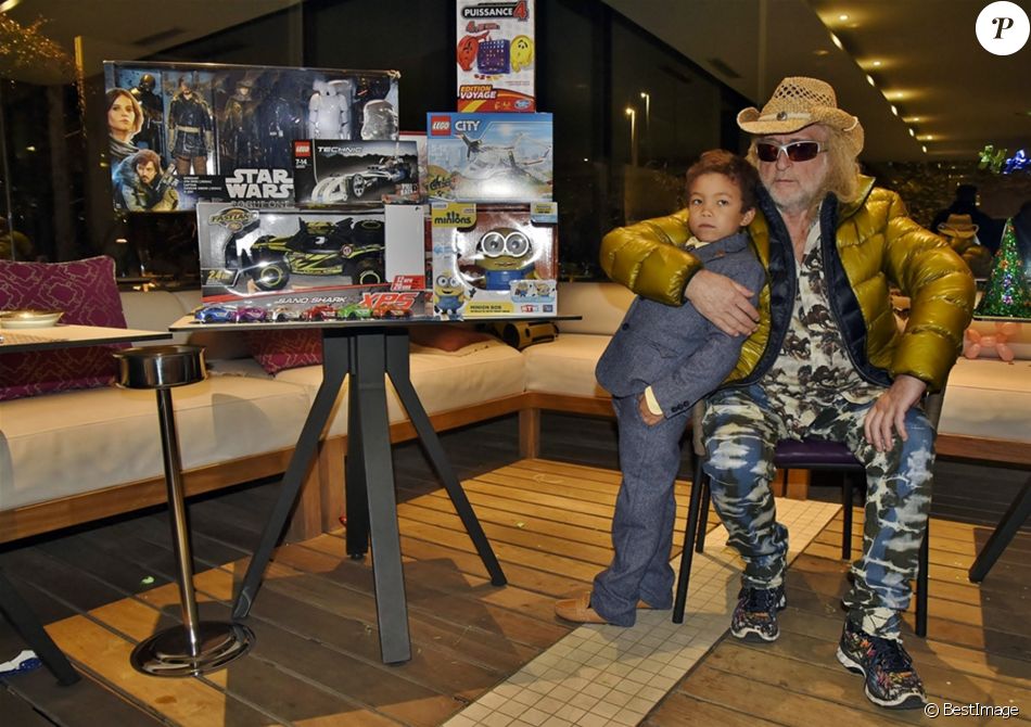 Exclusif Michel Polnareff fête le ème anniversaire de son fils Louka avec sa compagne