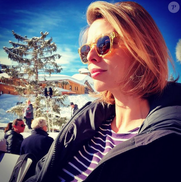 Sylvie Tellier a confirmé sa troisième grossesse lors de ses vacances au ski. Depuis, elle prend soin d'elle. Février 2018.