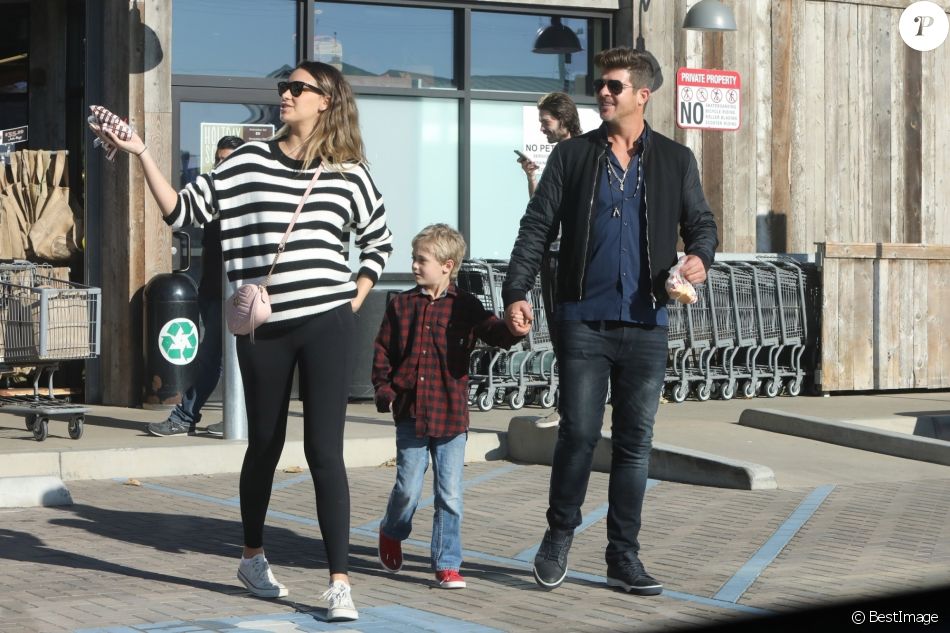 Exclusif - Robin Thicke fait du shopping au Trancas Country Market avec