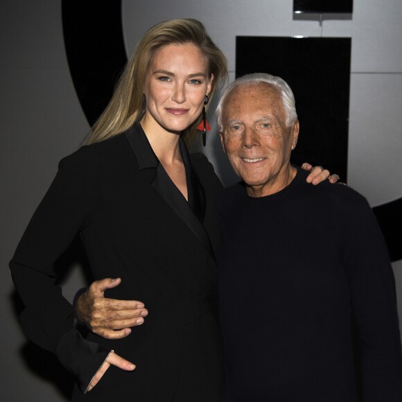 Bar Refaeli et Giorgio Armani - Défilé de mode "Giorgio Armani" lors de la fashion week de Milan. Le 24 février 2018.