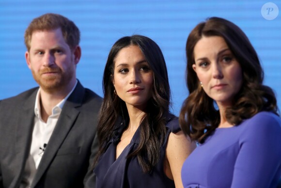 Harry, Meghan et Catherine. Kate Middleton, duchesse de Cambridge, enceinte de huit mois (en robe Seraphine), Meghan Markle (dans un ensemble Jason Wu), le prince William et le prince Harry étaient rassemblés pour la première fois en engagement public le 28 février 2018 pour le premier Forum annuel de la Fondation royale, au siège social d'Aviva à Londres, autour du thème "Changer les choses ensemble".