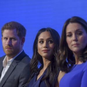 Harry, Meghan et Catherine. Kate Middleton, duchesse de Cambridge, enceinte de huit mois (en robe Seraphine), Meghan Markle (dans un ensemble Jason Wu), le prince William et le prince Harry étaient réunis pour la première fois en engagement public le 28 février 2018 pour le premier Forum annuel de la Fondation royale, au siège social d'Aviva à Londres, autour du thème "Changer les choses ensemble".