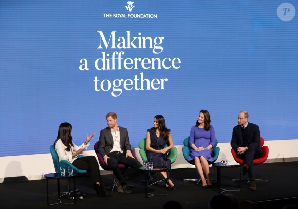 Kate Middleton, duchesse de Cambridge, enceinte de huit mois (en robe Seraphine), Meghan Markle (dans un ensemble Jason Wu), le prince William et le prince Harry étaient rassemblés pour la première fois en engagement public le 28 février 2018 pour le premier Forum annuel de la Fondation royale, au siège social d'Aviva à Londres, autour du thème "Changer les choses ensemble".