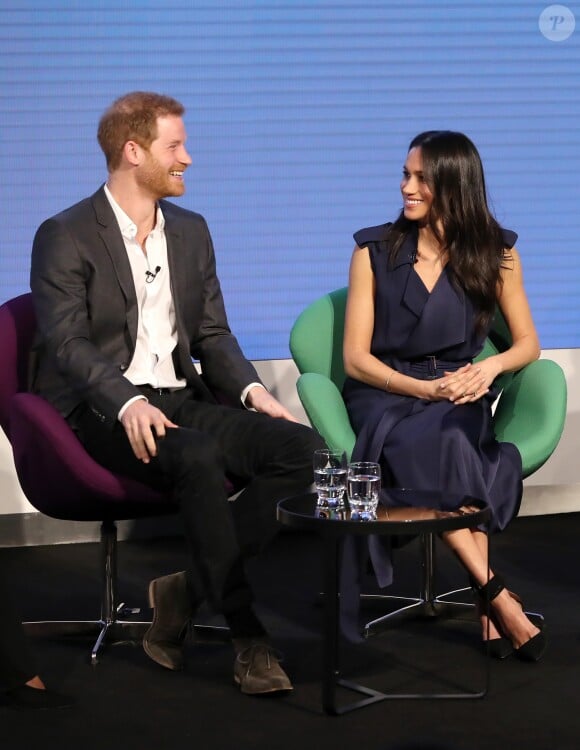 Le prince Harry, Meghan Markle (dans un ensemble Jason Wu), la duchesse Catherine de Cambridge (robe de grossesse Seraphine), enceinte, et le prince William étaient rassemblés pour la première fois en engagement public le 28 février 2018 pour le premier Forum annuel de la Fondation royale, au siège social d'Aviva à Londres, autour du thème "Changer les choses ensemble".