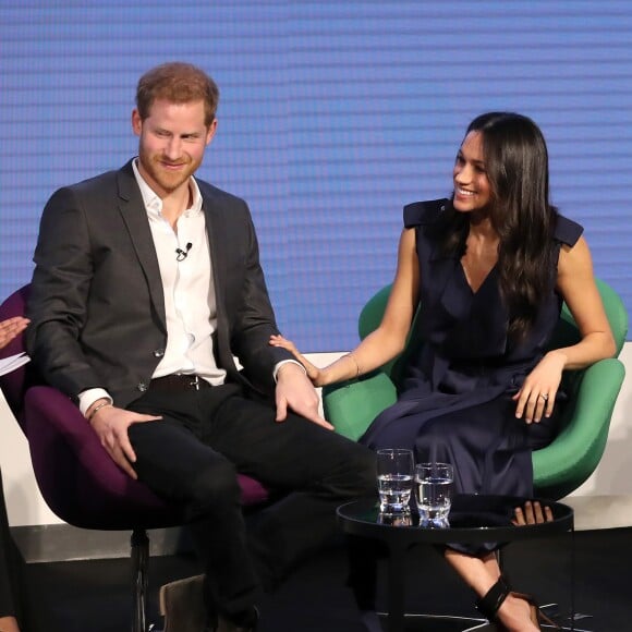 Le prince Harry, Meghan Markle (dans un ensemble Jason Wu), la duchesse Catherine de Cambridge (robe de grossesse Seraphine), enceinte, et le prince William étaient rassemblés pour la première fois en engagement public le 28 février 2018 pour le premier Forum annuel de la Fondation royale, au siège social d'Aviva à Londres, autour du thème "Changer les choses ensemble".