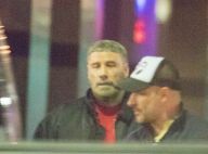 John Travolta avec une coupe de cheveux ridicule, bien loin de Grease...