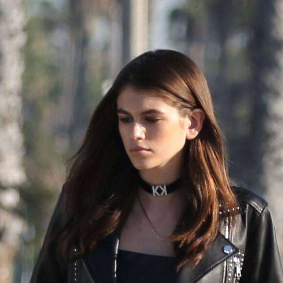 Exclusif - Kaia Gerber en séance photo pour la nouvelle campagne publicitaire de Karl Lagerfeld sur la plage de Santa Monica. Los Angeles, le 31 janvier 2018. © CPA/Bestimage