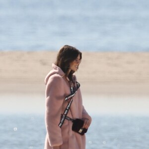 Exclusif - Kaia Gerber en séance photo pour la nouvelle campagne publicitaire de Karl Lagerfeld sur la plage de Santa Monica. Los Angeles, le 31 janvier 2018. © CPA/Bestimage