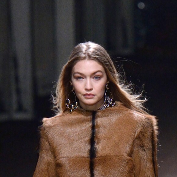 Gigi Hadid - Défilé Isabel Marant, collection hiver 2018 au Jardin des Tuileries. Paris, le 1er mars 2018.