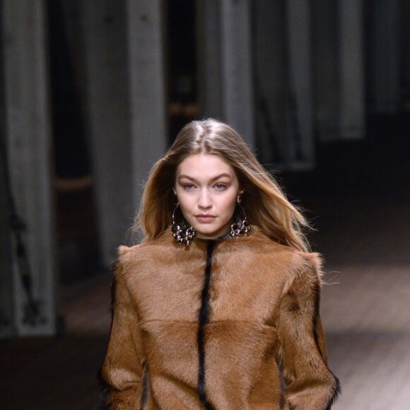 Gigi Hadid - Défilé Isabel Marant, collection hiver 2018 au Jardin des Tuileries. Paris, le 1er mars 2018.