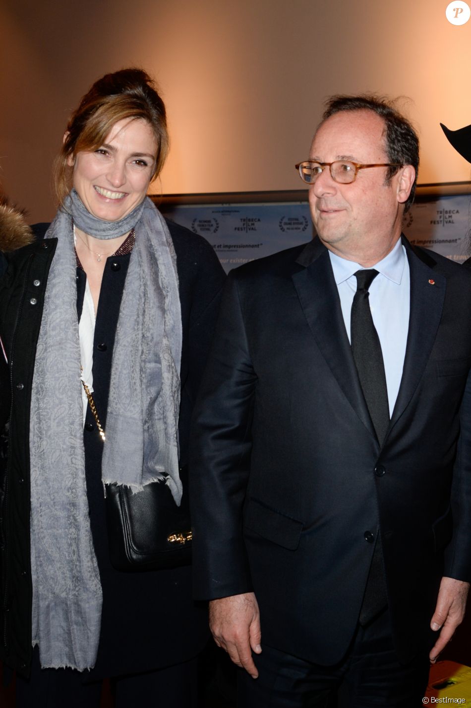 Julie Gayet et François Hollande - Première du film The ...