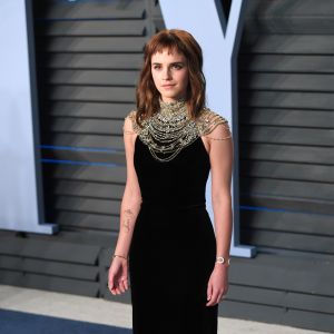 Emma Watson (avec un tatouage Time's Up) lors de la Vanity Fair Oscar Party à Beverly Hills, Los Angeles, le 4 mars 2018.