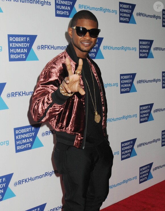 Usher lors du photocall lors de la soirée "Robert F. Kennedy Human Rights Hosts Annual Ripple Of Hope Awards Dinner" à New York le 13 décembre 2017.