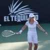 Nadia Comaneci lors d'un tournoi de tennis caritatif pour la 14e édition annuelle du "Desert Smash 2018" à La Quinta en Californie, le 6 mars 2018.