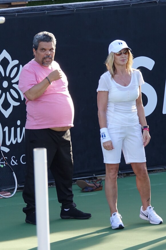 Luis Guzman et Nadia Comaneci lors d'un tournoi de tennis caritatif pour la 14e édition annuelle du "Desert Smash 2018" à La Quinta en Californie, le 6 mars 2018.