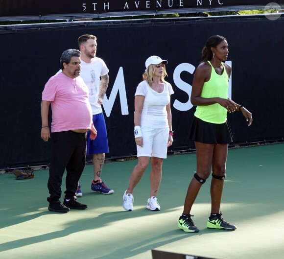Luis Guzman et Nadia Comaneci lors d'un tournoi de tennis caritatif pour la 14e édition annuelle du "Desert Smash 2018" à La Quinta en Californie, le 6 mars 2018.
