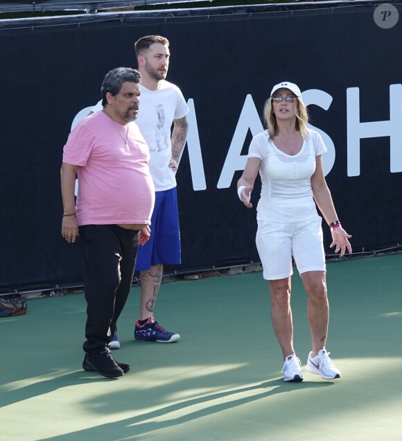 Luis Guzman et Nadia Comaneci lors d'un tournoi de tennis caritatif pour la 14e édition annuelle du "Desert Smash 2018" à La Quinta en Californie, le 6 mars 2018.