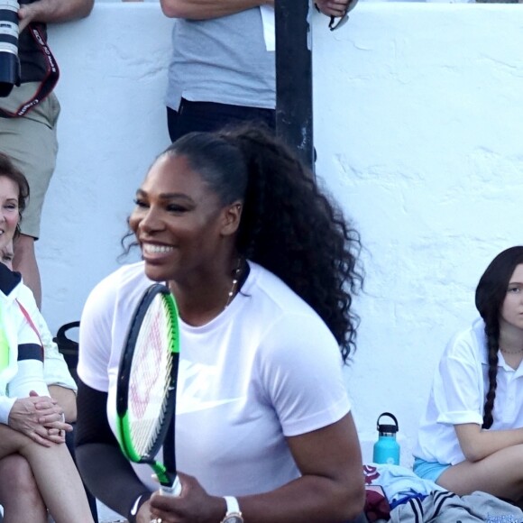 Serena Williams lors d'un tournoi de tennis caritatif pour la 14e édition annuelle du "Desert Smash 2018" à La Quinta en Californie, le 6 mars 2018.